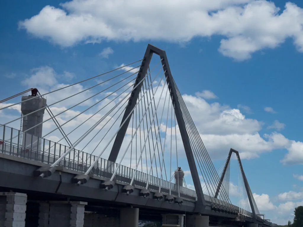 Rheinbrücke Leverkusen mit Pylon und Schrägseilen